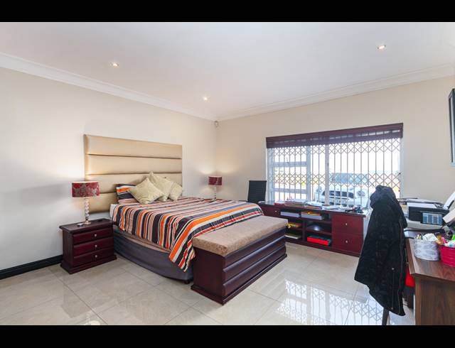 5 BEDROOM HOUSE SOLD IN WEST BEACH
